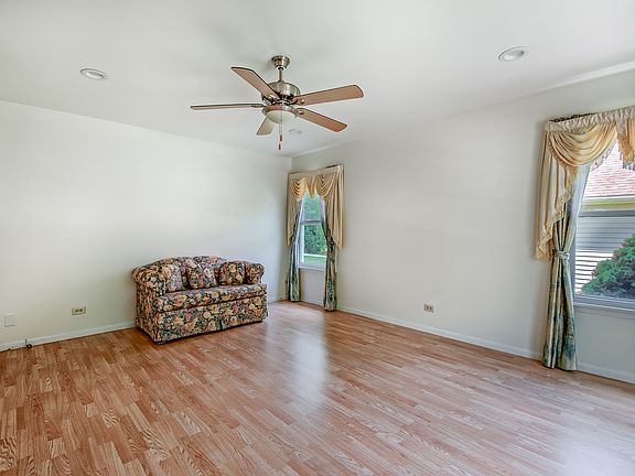 5th image of 1094 Oak Wood Dr