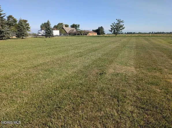 303 Michaelis Dr, Napoleon, OH 43545
