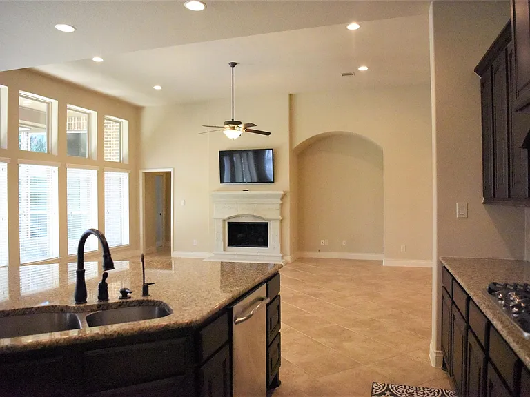 5922 Solara Ledge Ln — Photo 12