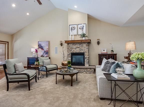 4th image of 1321 E Farm Hill Dr