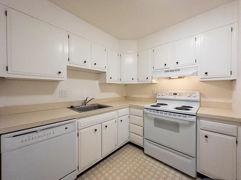 Hampshire Place Townhomes — Photo 8