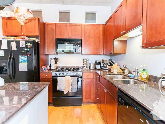 3rd image of 1000 N Kingsbury St #106F