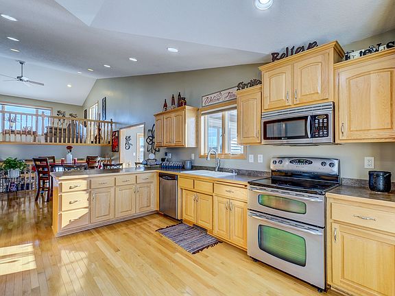 3rd image of 26063 Kodiak Ave