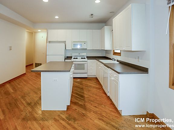 4th image of 2741 N Southport Ave #2S