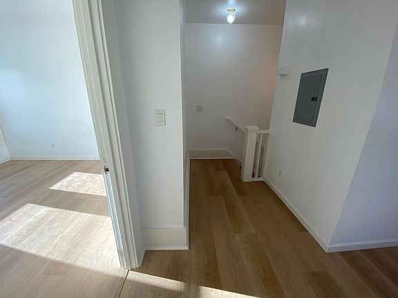 4th image of 267 Lee Ave
