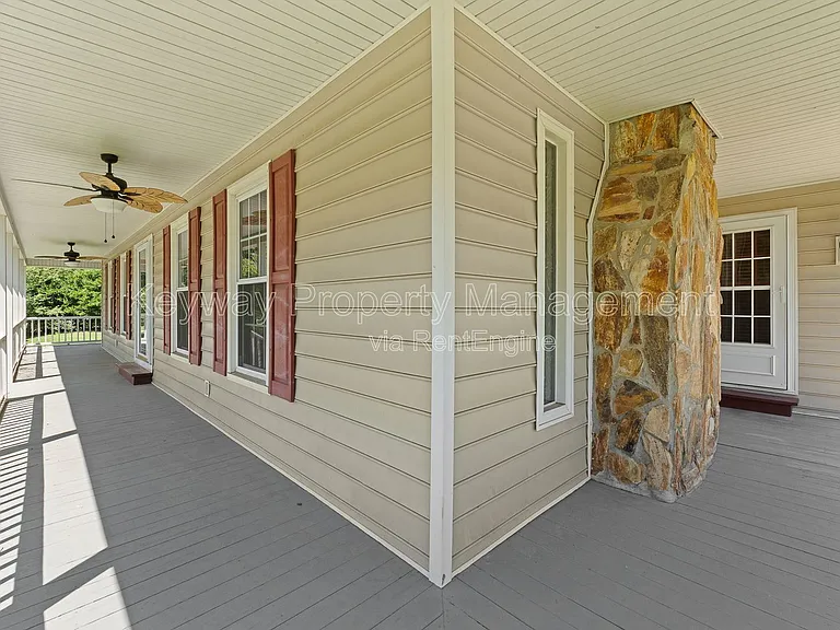 255 Silver Maple Rd — Photo 4