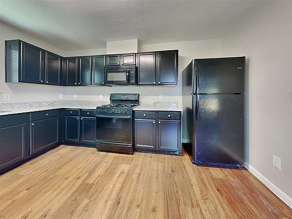 4th image of 22310 Queenbury Hills Dr