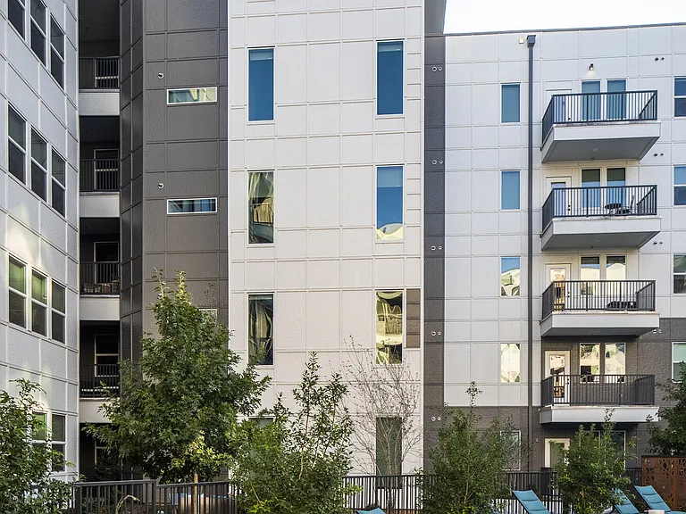 880 LYN — Photo 42