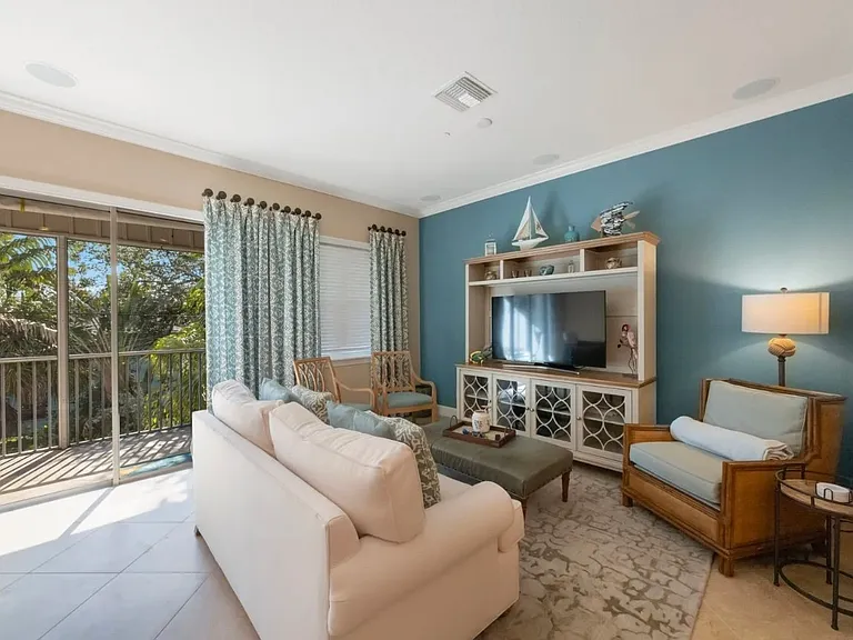 85 The Cove Way — Photo 32