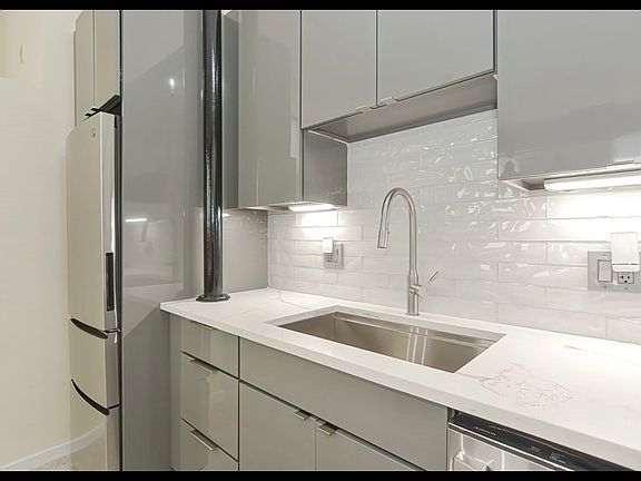 4th image of 441 Washington Ave APT 1