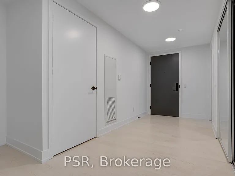 308 Jarvis St #422 — Photo 13