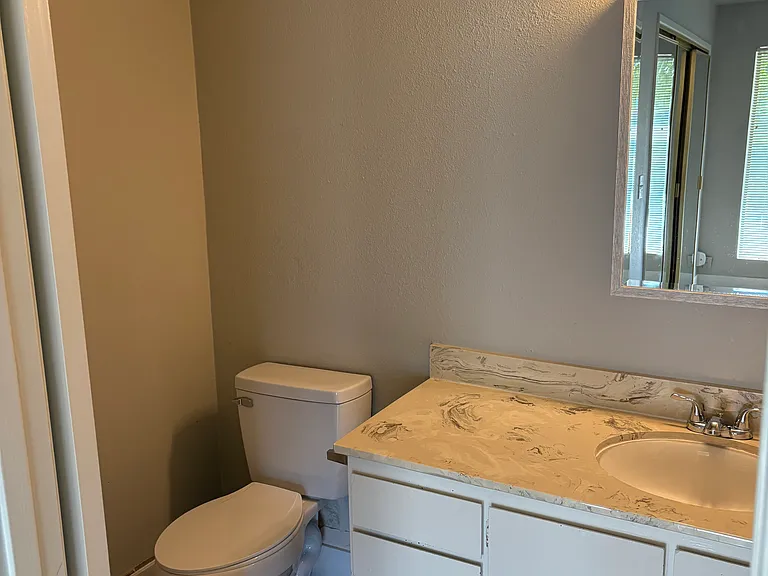 2243 Helm Ave #102 — Photo 7