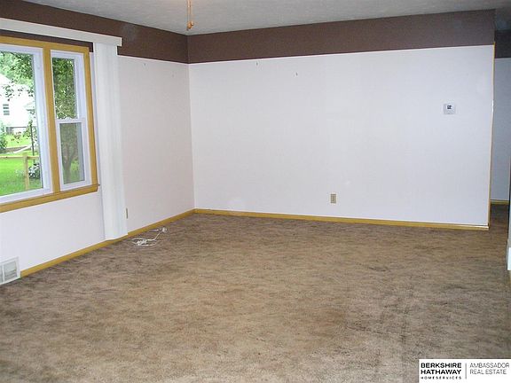5th image of 630 W 8th Ave