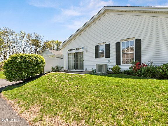 3rd image of 27 Greylawn Drive