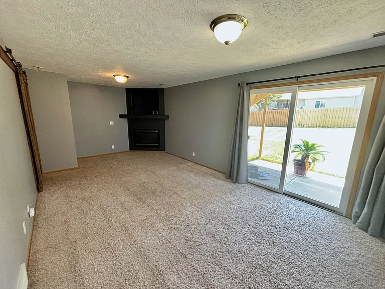 11601 Monroe St — Photo 10