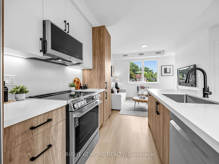 1416 Islington Ave #B — Photo 5
