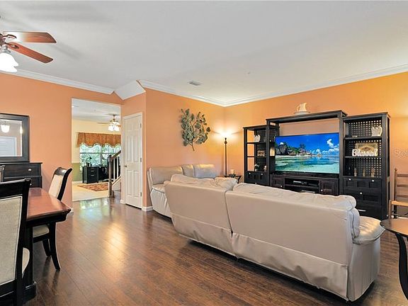 5th image of 9833 Poplar Pl