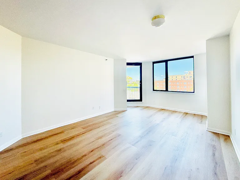 25 Forest St #7G — Photo 5