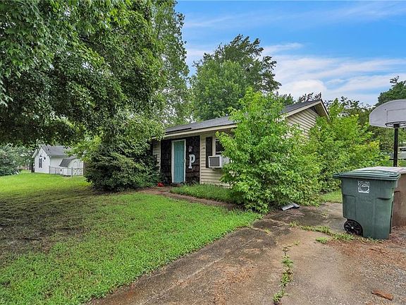 2nd image of 608 Tipperary Dr