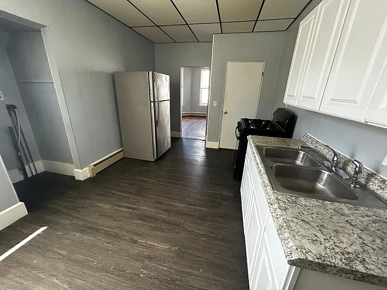 323 Dubuque St & 142-146 Wayne St — Photo 6