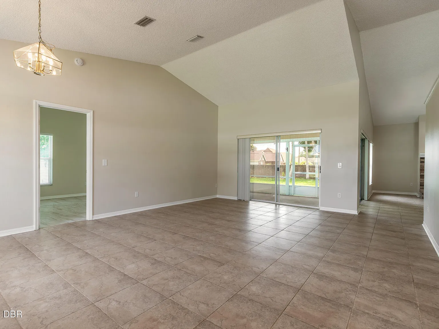 3 bed, 2.0 bath, 2080 sqft, $2,650 — Photo 2