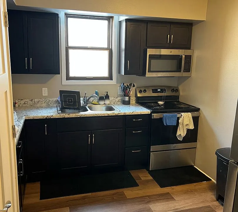 1004 Main St