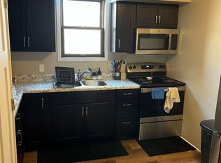 1004 Main St #6, Pella, IA 50219