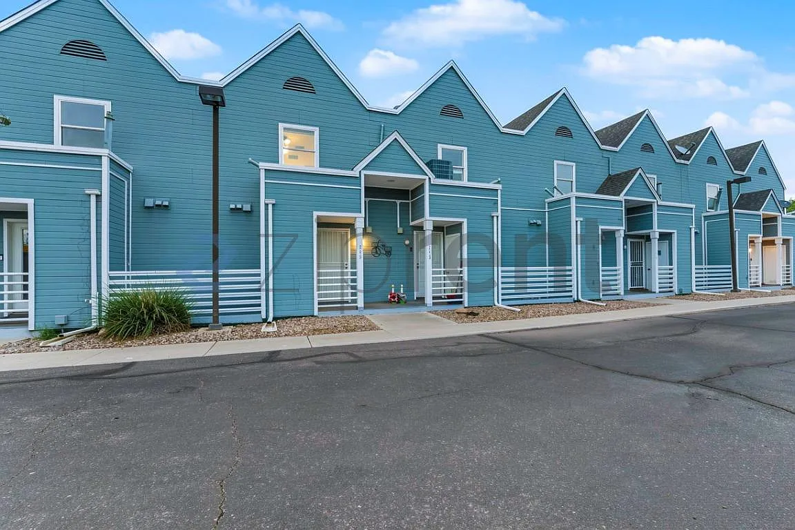 Centercrest Condominiums Phase 2 & 3 — Photo 2