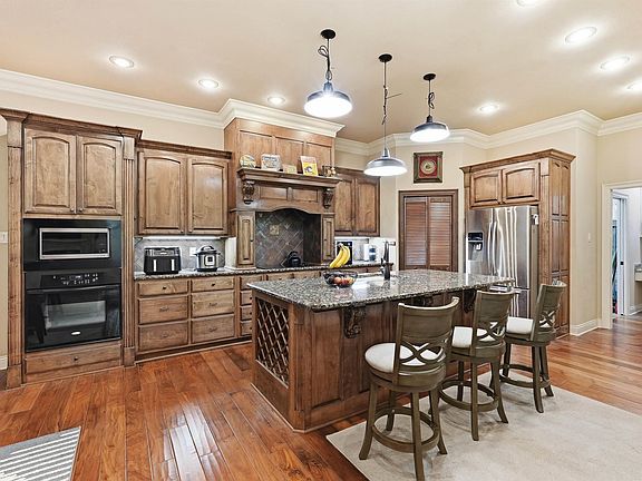 3rd image of 509 Cobblestone Dr
