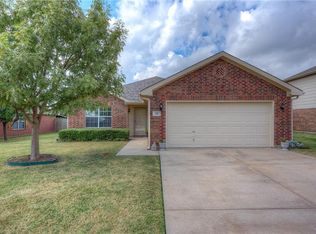 117 Palomino Ln, Krum, TX 76249