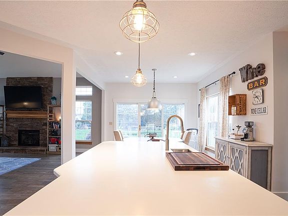 4th image of 59 Bellmore St