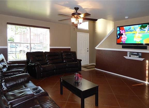 3rd image of 720 Bluebonnet Dr