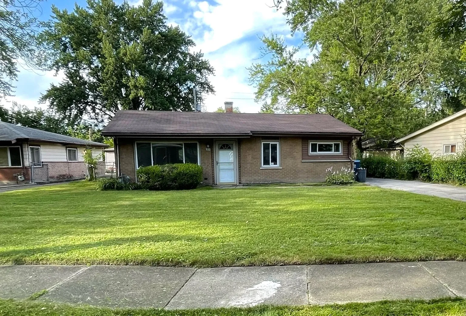 364 166th St photo 1