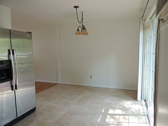 3rd image of 43 Curt Blvd