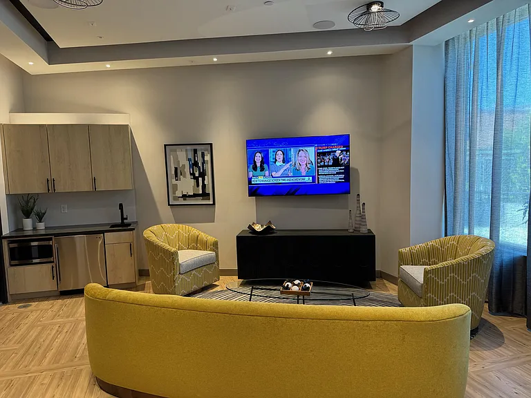 The 70 Pier Club Lounge