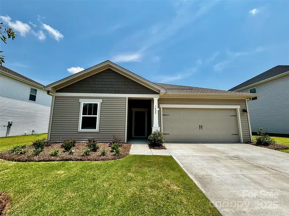 1422 Windy Park Dr, Stanley, NC 28164