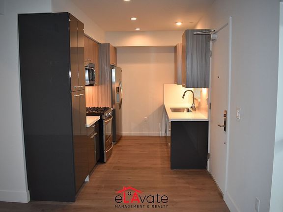 4th image of 4227 McLaughlin Ave #5d8f89a11