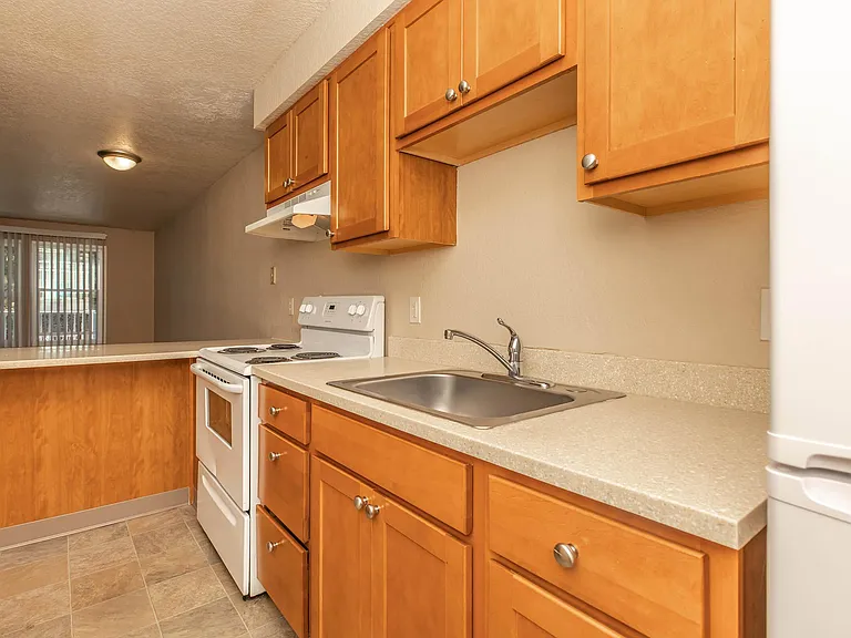 Corinthian Apartments — Photo 35