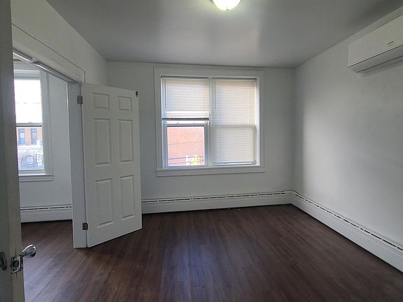 5th image of 297 Griffith St APT 3