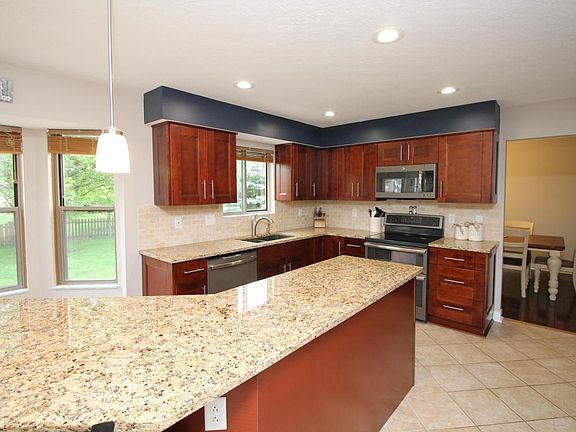5th image of 2340 Walborn Dr