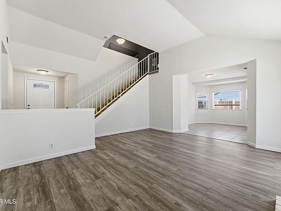 5th image of 44148 Dahlia St