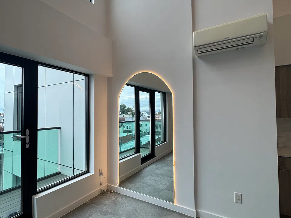 10411 Northern Blvd #PENTHOUSE