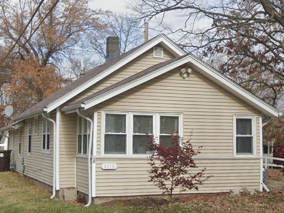 1st image of 1358 N Oak Dr