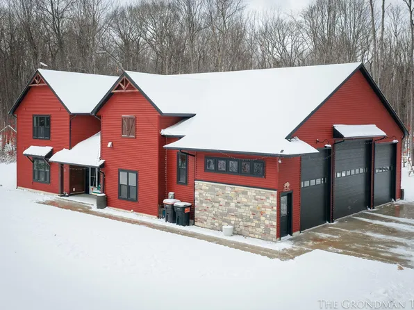 10711 Stump St, Grand Haven, MI 49417