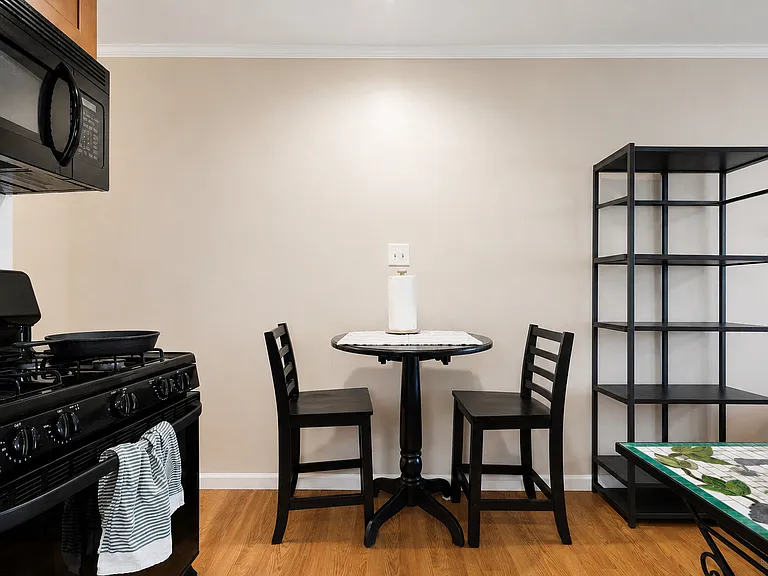 2319 Cedar St #1 — Photo 7