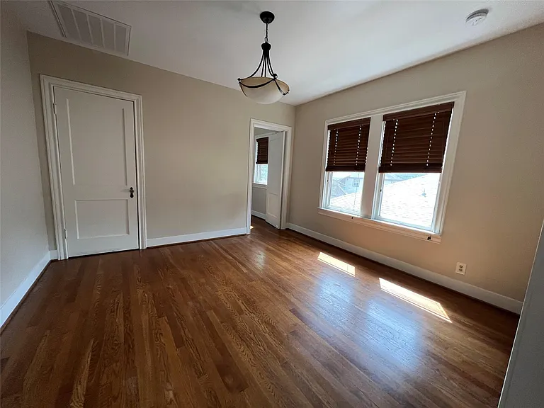 4410 Pease St #2 — Photo 8