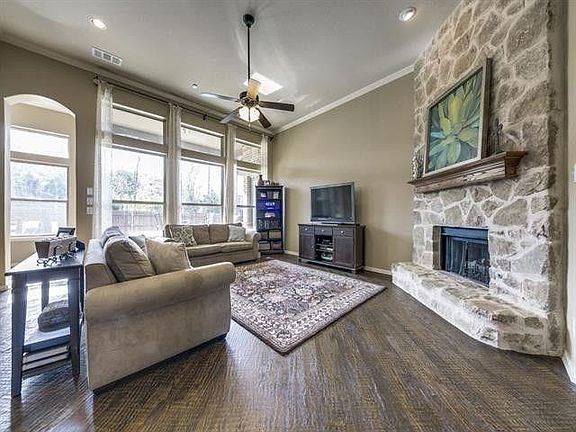 5th image of 414 Duxbury Ct
