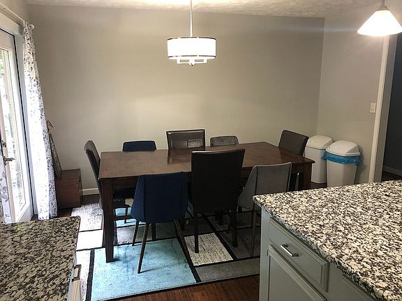4th image of 8405 N Ravenwood Dr