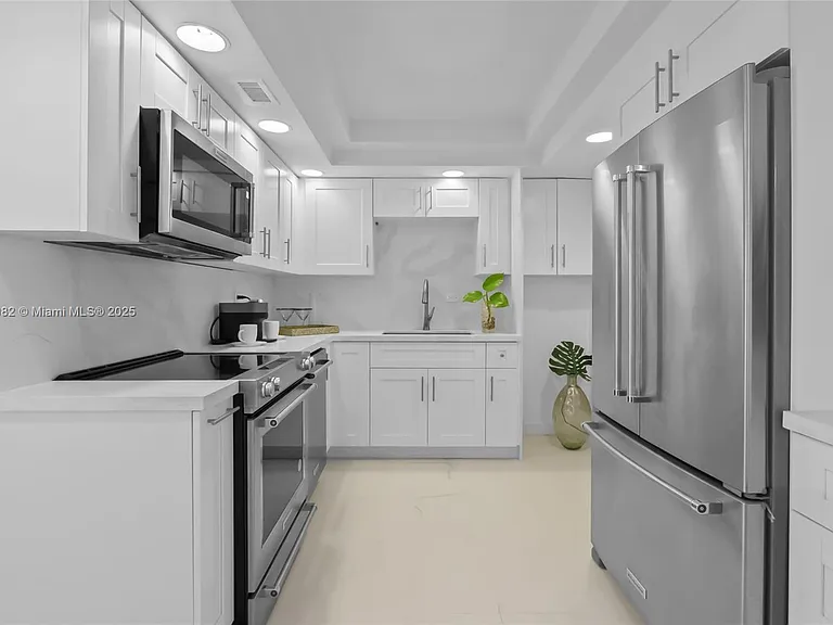 5555 Collins Ave #6L — Photo 14