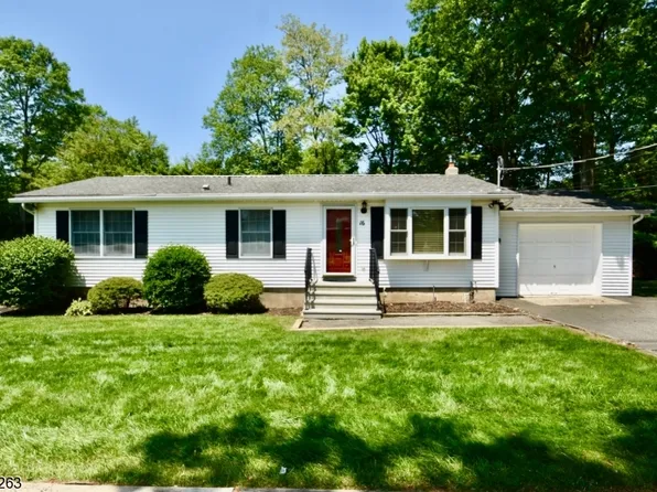 16 Abenaki Trl, Jefferson Twp., NJ 07438